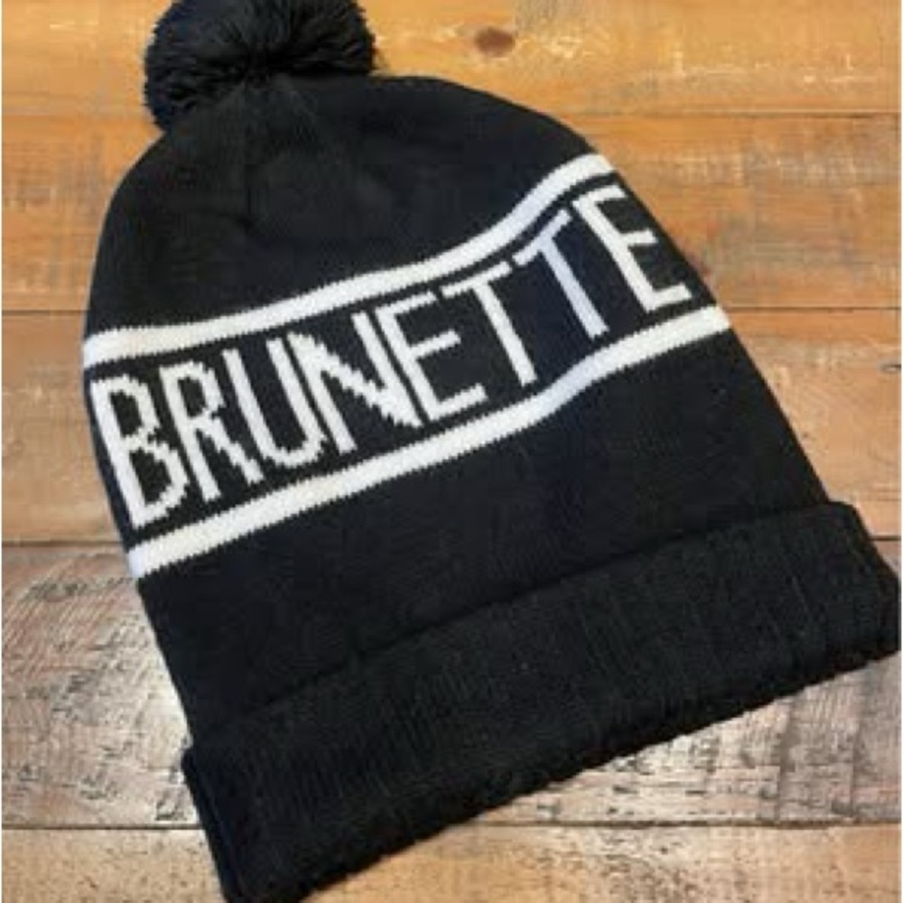 Brunette the label touque. 
Like new condition 
O/S